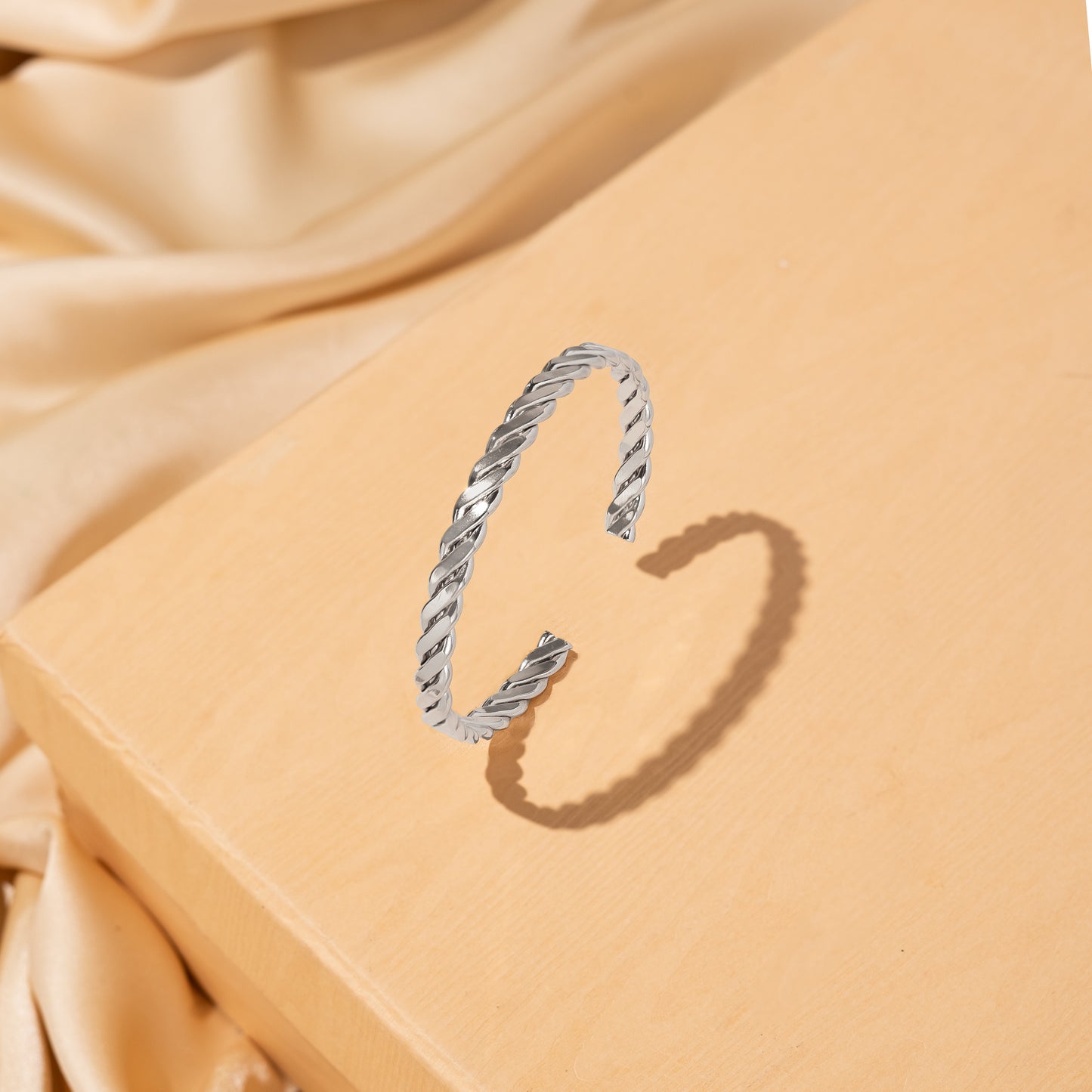 Rize Twisted Cuff