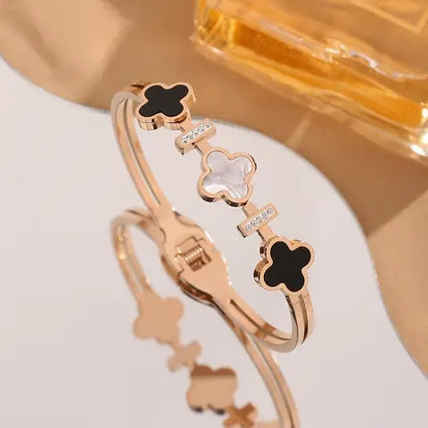 Darwin Clover Bangle