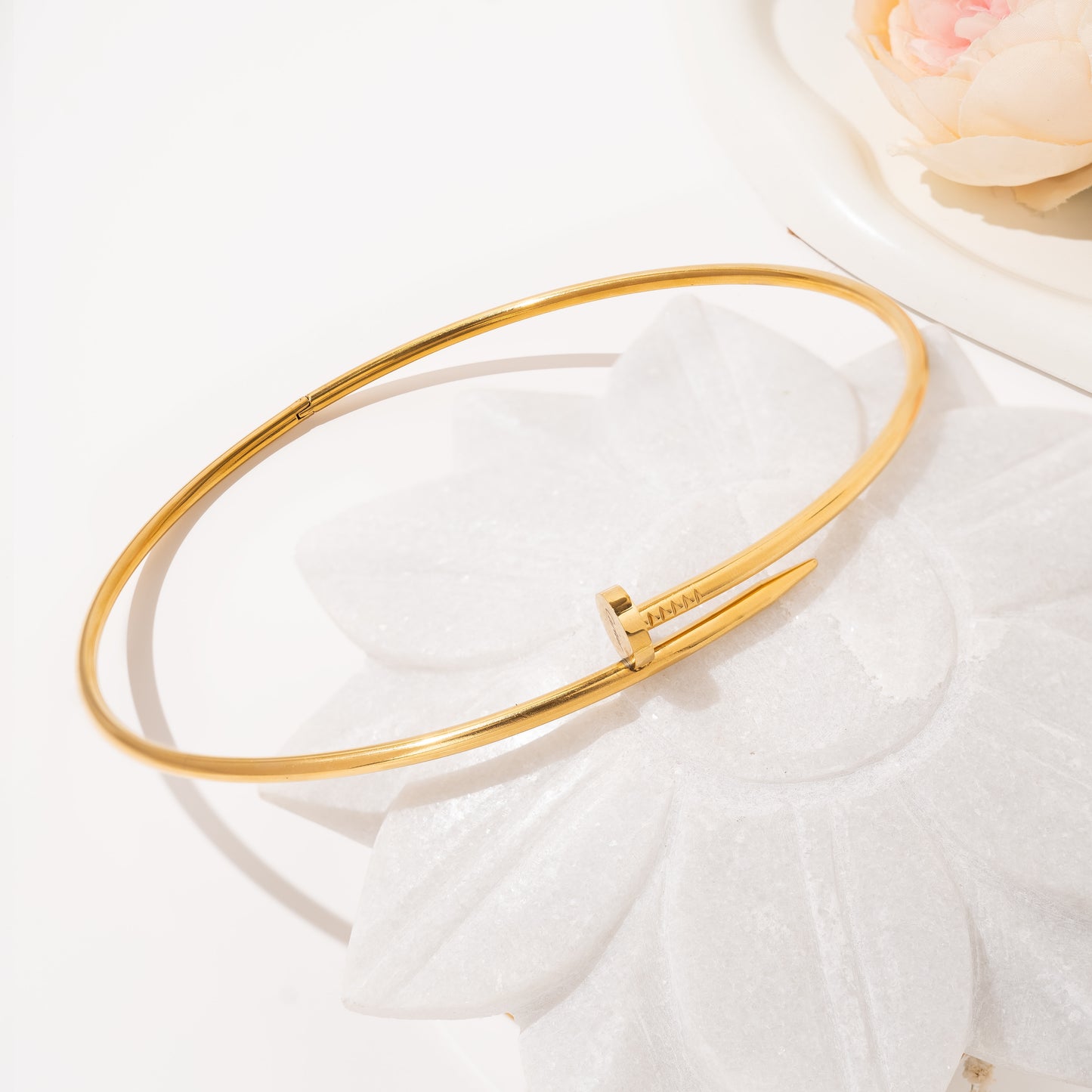 Nail Gold Choker