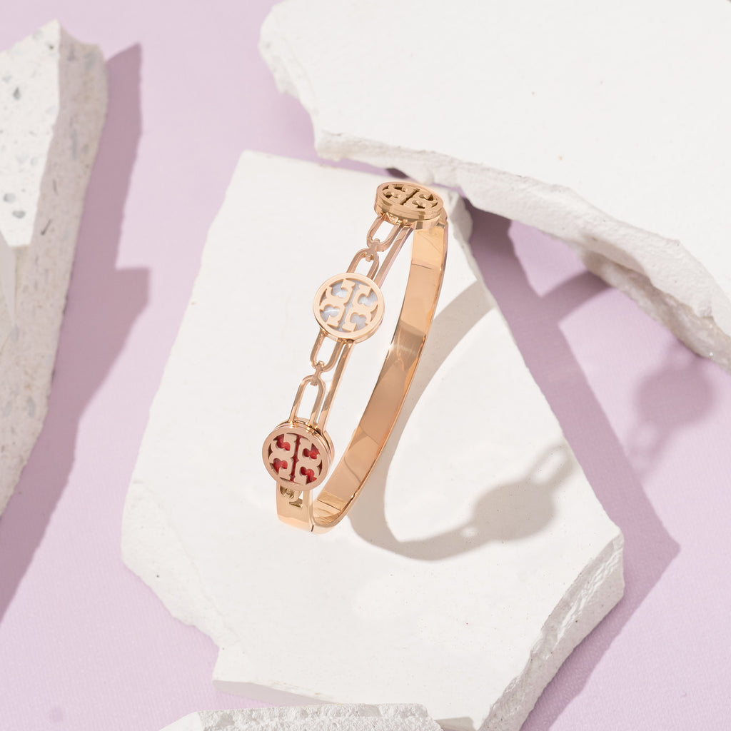 Della T Bangle