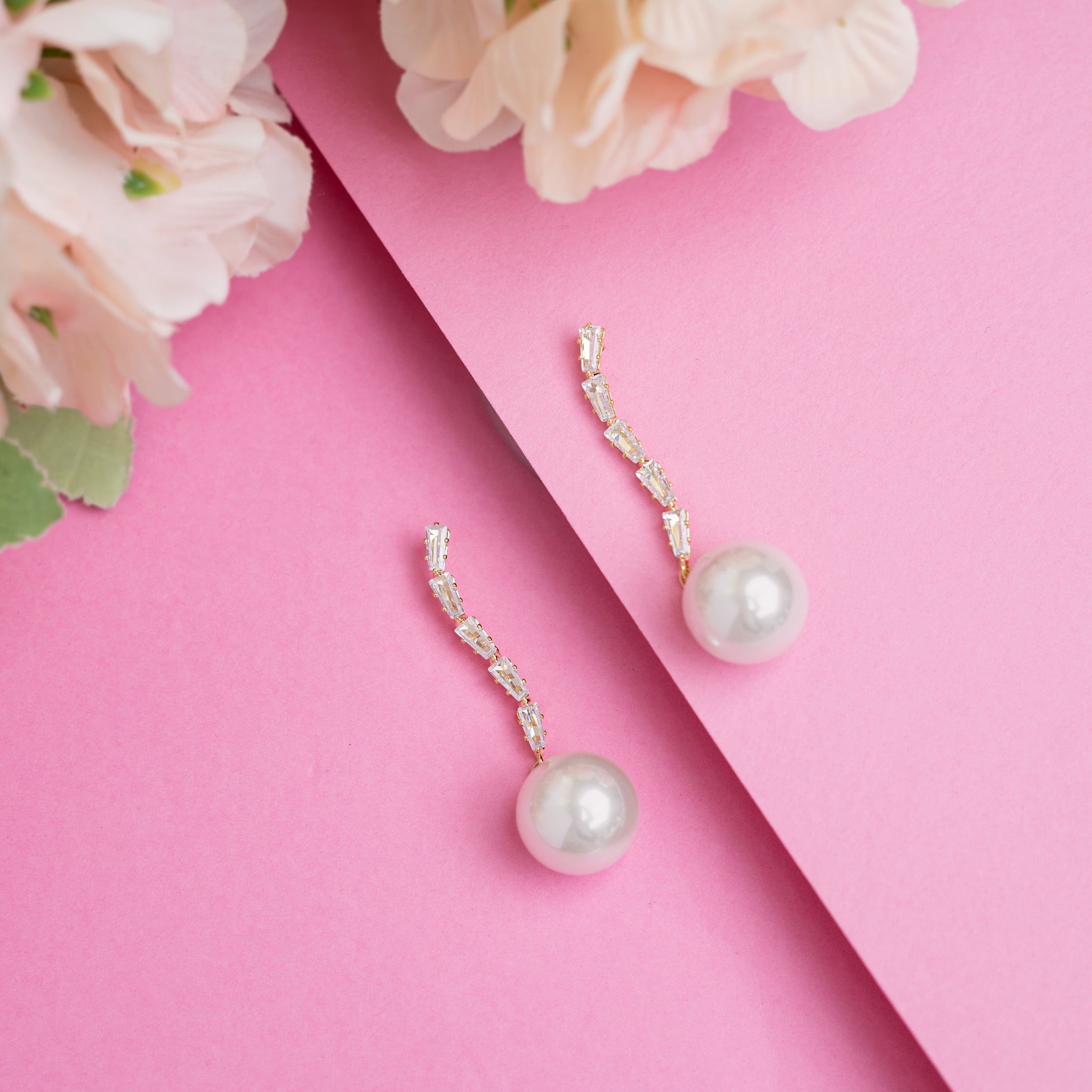 Pearly diamond earrings